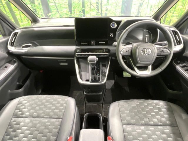 TOYOTA VOXY 2022 Image 31