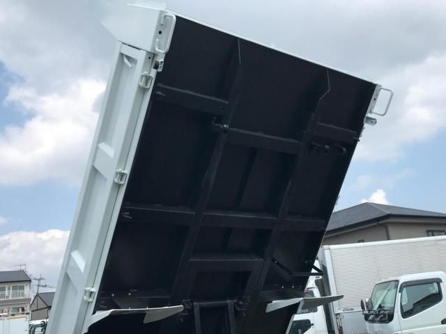 MITSUBISHI CANTER 2024 Image 31