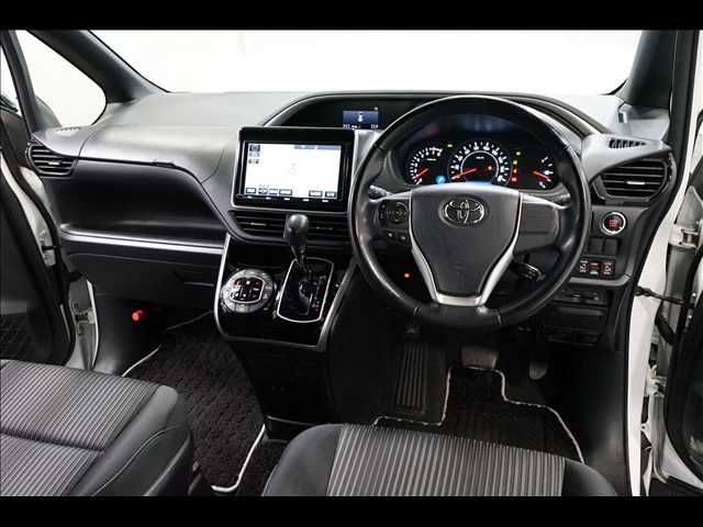 TOYOTA VOXY 2018 Image 31