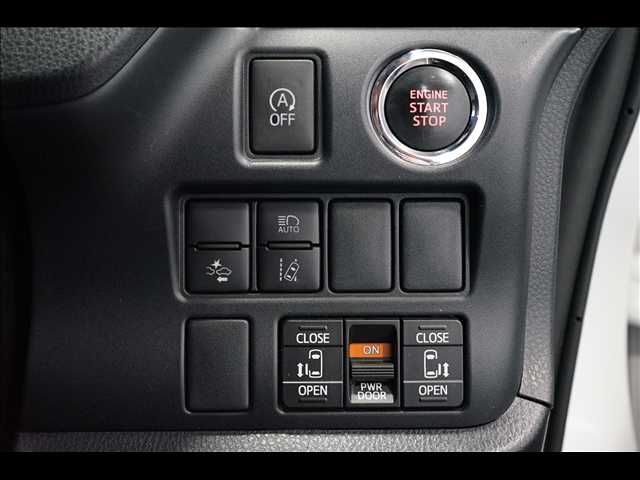 TOYOTA VOXY 2018 Image 31