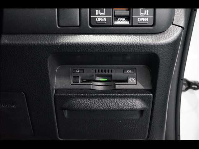 TOYOTA VOXY 2018 Image 31