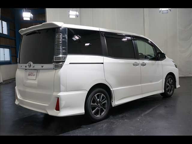 TOYOTA VOXY 2018 Image 31