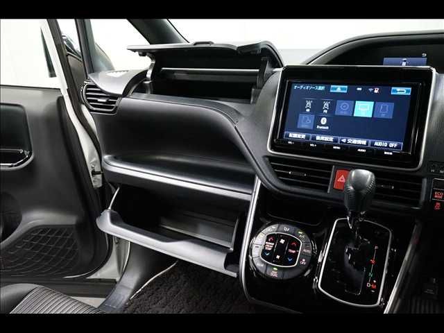 TOYOTA VOXY 2018 Image 31