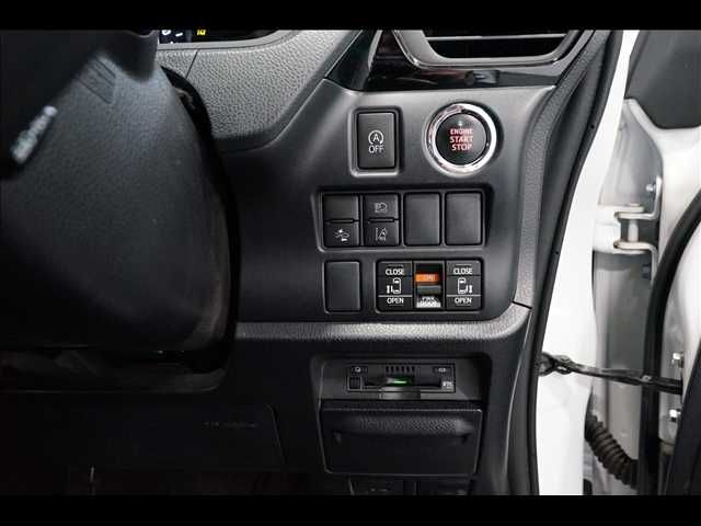 TOYOTA VOXY 2018 Image 31