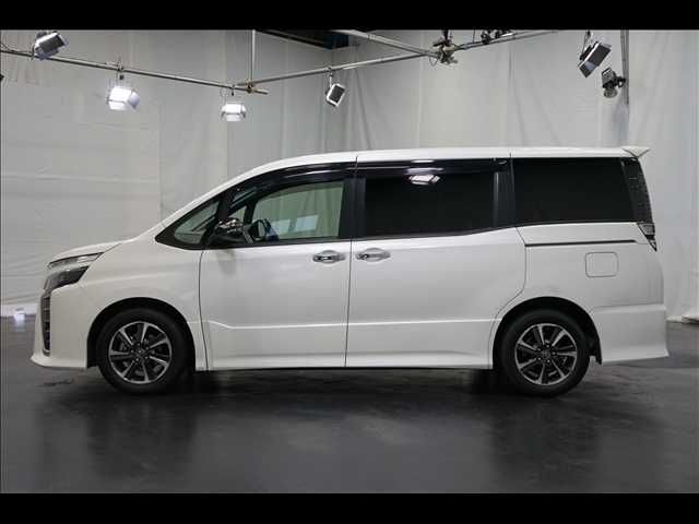 TOYOTA VOXY 2018 Image 31