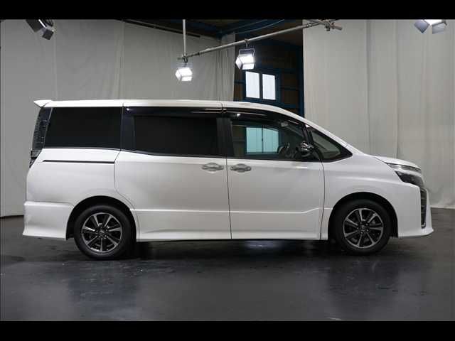 TOYOTA VOXY 2018 Image 31