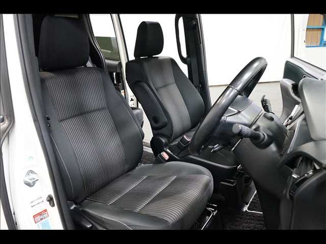 TOYOTA VOXY 2018 Image 31