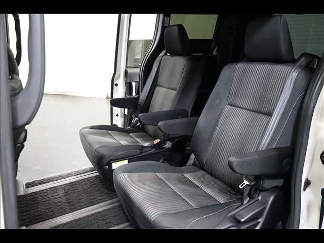 TOYOTA VOXY 2018 Image 31