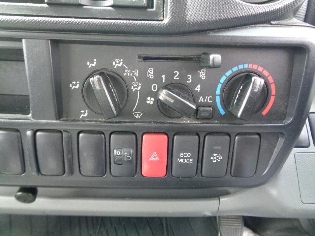 TOYOTA DYNA 2014 Image 31