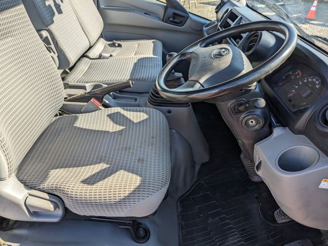 TOYOTA DYNA 2017 Image 31