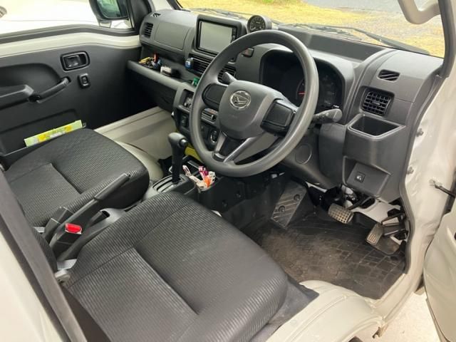 DAIHATSU HIJET TRUCK 4WD 2022 Image 31