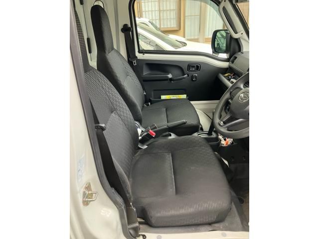 DAIHATSU HIJET TRUCK 4WD 2022 Image 31