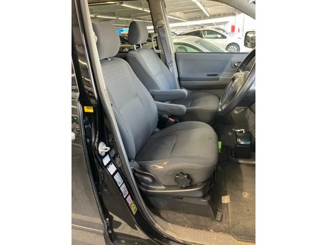 TOYOTA VOXY 4WD 2003 Image 31