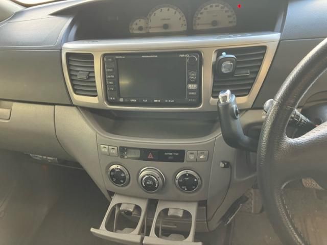 TOYOTA VOXY 4WD 2003 Image 31