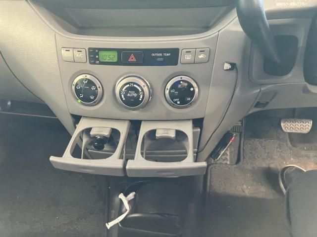 TOYOTA VOXY 4WD 2003 Image 31