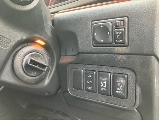 NISSAN ELGRAND 2009 Image 31