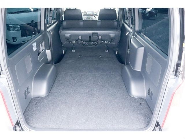 TOYOTA HIACE VAN 2WD 2022 Image 31