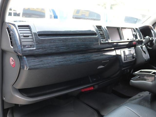 TOYOTA HIACE WAGON 2017 Image 31