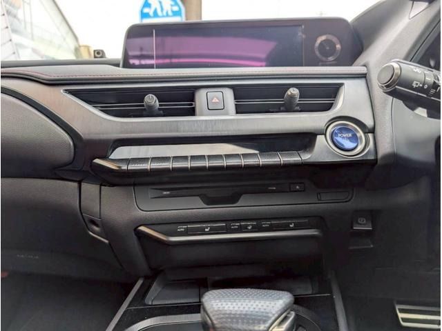 TOYOTA LEXUS UX250H 2019 Image 31