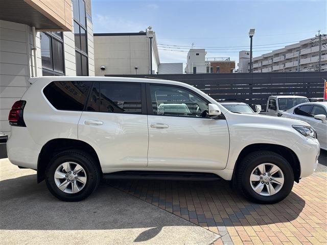 TOYOTA LANDCRUISER PRADO 2023 Image 31