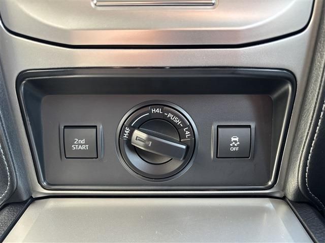 TOYOTA LANDCRUISER PRADO 2023 Image 31