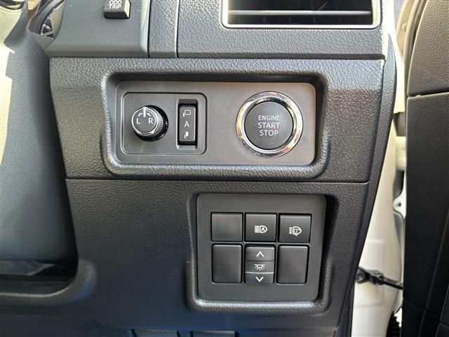 TOYOTA LANDCRUISER PRADO 2023 Image 31