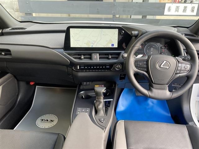 TOYOTA LEXUS UX250H 2023 Image 31