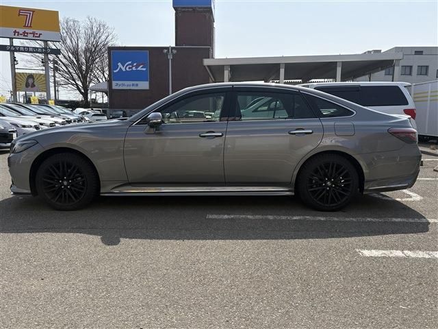 TOYOTA CROWN SEDAN HYBRID 4 2021 Image 31