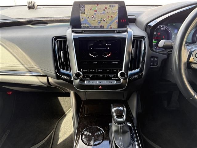 TOYOTA CROWN SEDAN HYBRID 4 2018 Image 31