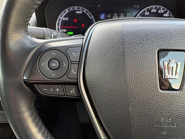 TOYOTA CROWN SEDAN HYBRID 4 2018 Image 31