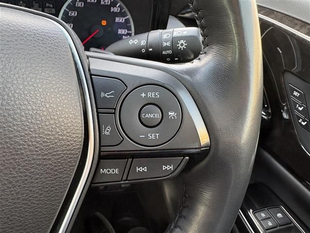 TOYOTA CROWN SEDAN HYBRID 4 2018 Image 31