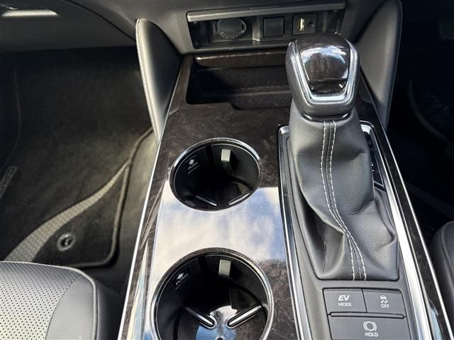 TOYOTA CROWN SEDAN HYBRID 4 2018 Image 31