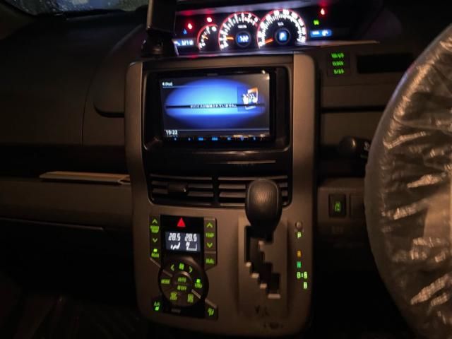 TOYOTA VOXY 2009 Image 31