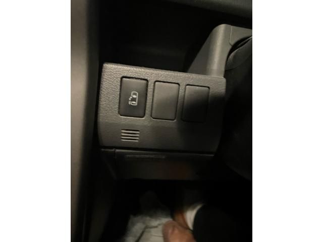 TOYOTA VOXY 2009 Image 31