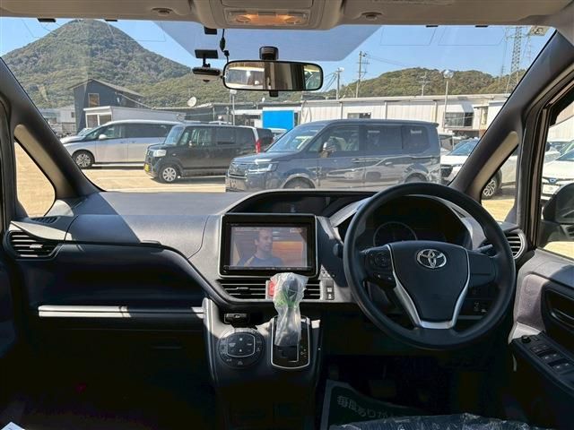 TOYOTA NOAH 2015 Image 31