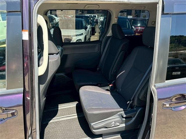 TOYOTA NOAH 2015 Image 31