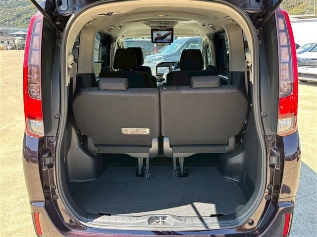 TOYOTA NOAH 2015 Image 31