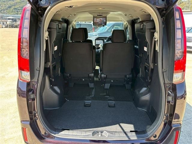 TOYOTA NOAH 2015 Image 31