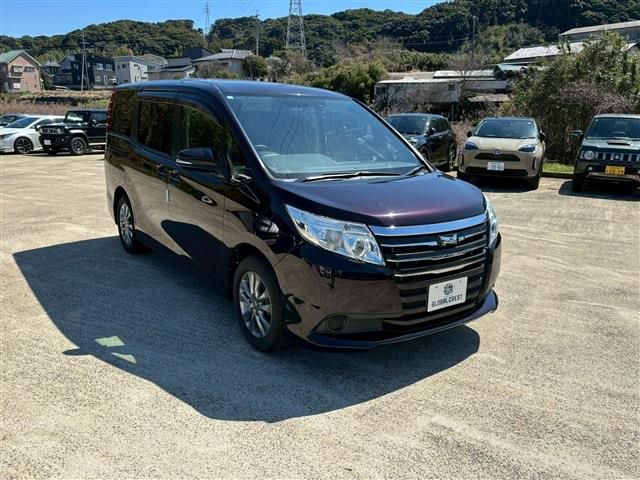 TOYOTA NOAH 2015 Image 31