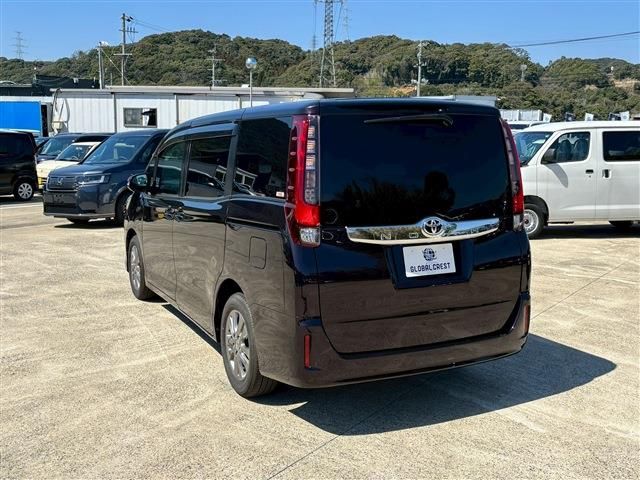 TOYOTA NOAH 2015 Image 31