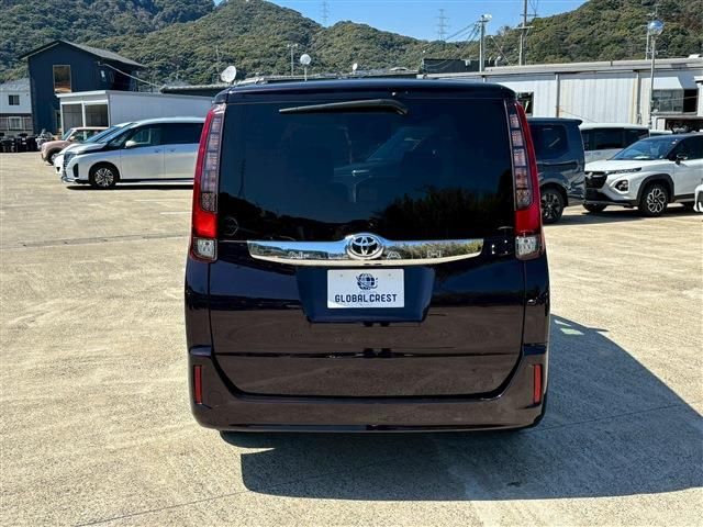 TOYOTA NOAH 2015 Image 31
