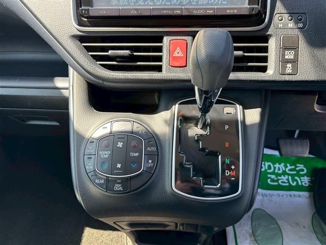 TOYOTA NOAH 2015 Image 31