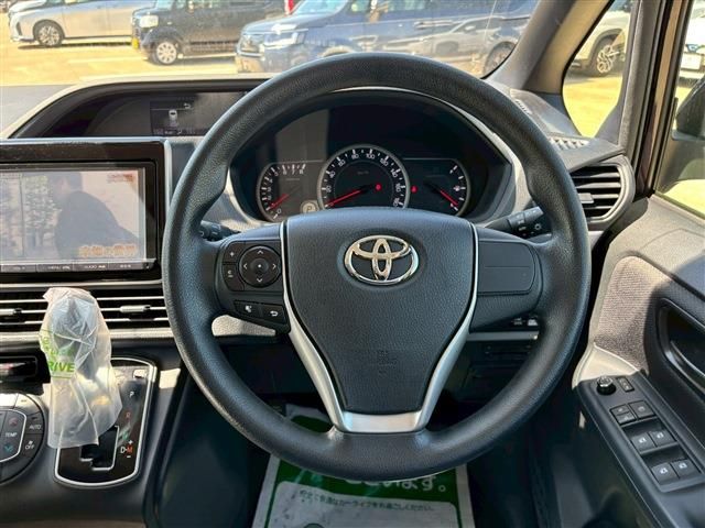 TOYOTA NOAH 2015 Image 31