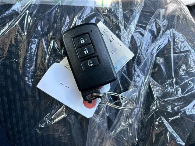 TOYOTA NOAH 2015 Image 31