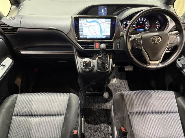 TOYOTA VOXY 2014 Image 31