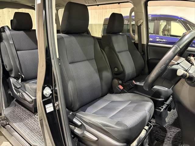 TOYOTA VOXY 2014 Image 31