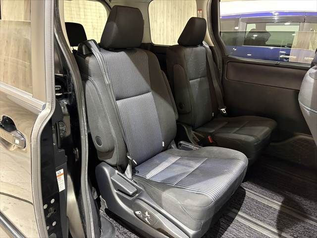 TOYOTA VOXY 2014 Image 31