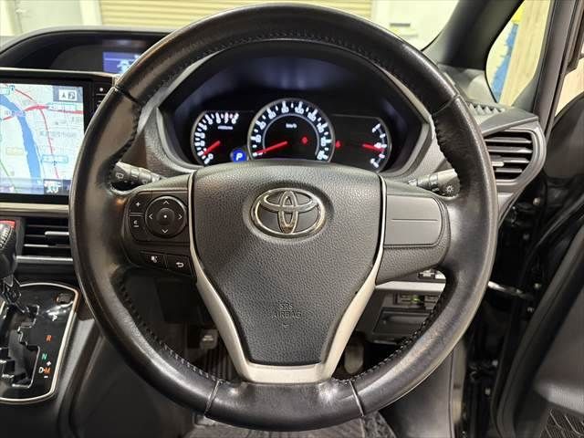 TOYOTA VOXY 2014 Image 31