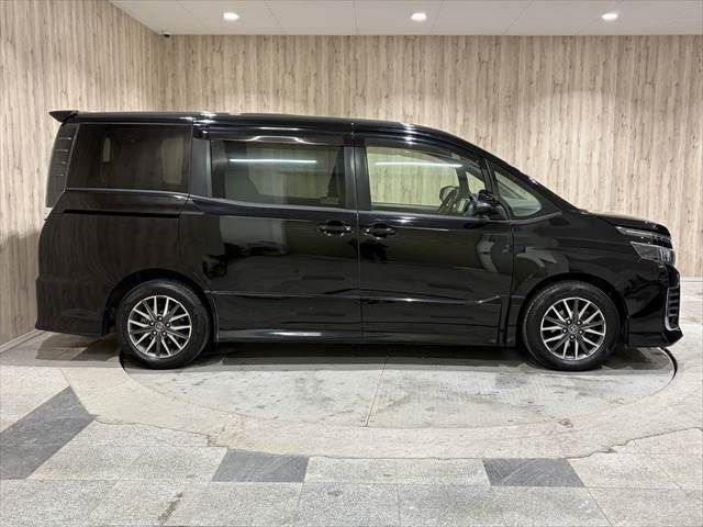 TOYOTA VOXY 2014 Image 31