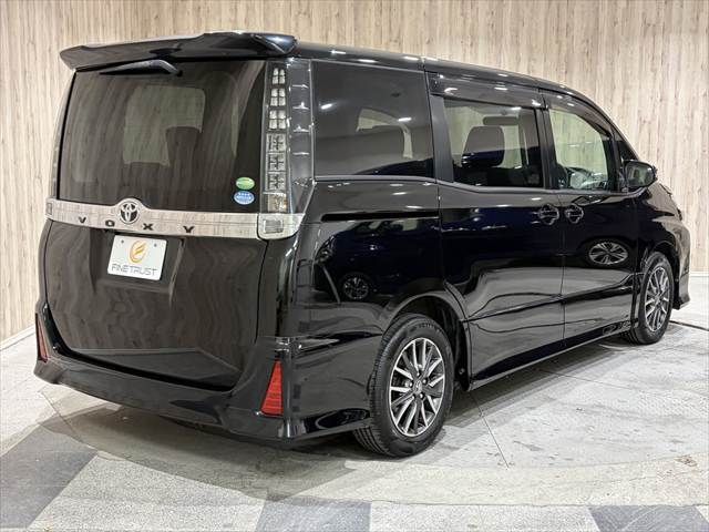 TOYOTA VOXY 2014 Image 31